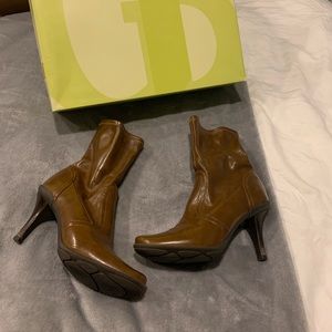 Brown leather bootie